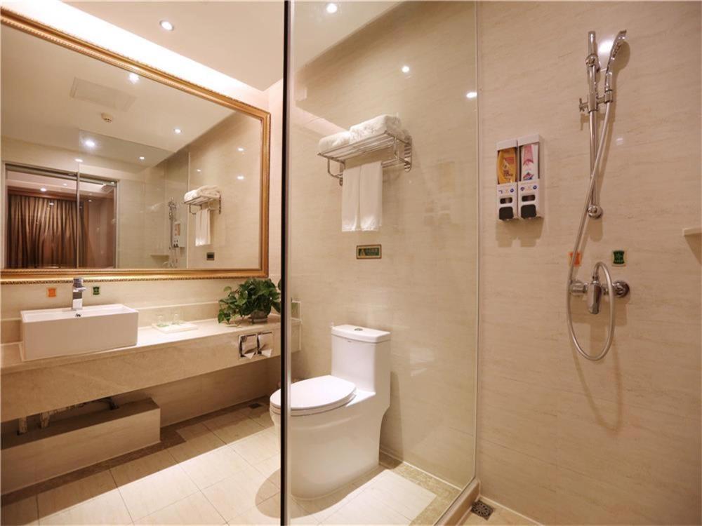 Vienna International Hotel Yantai Changjiang Road Xingyi Square Branch Exterior foto